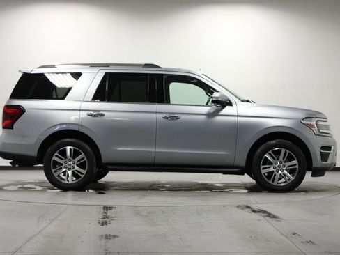 Used 2024 Ford Expedition Limited image 3