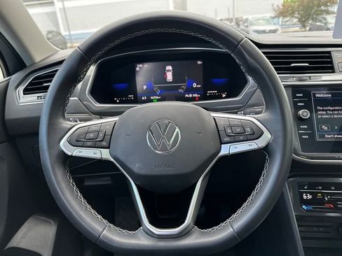 Certified 2023 Volkswagen Tiguan SE w/ Panoramic Sunroof Package AWD/4WD image 18