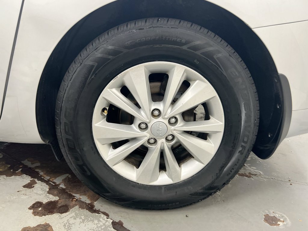 Used 2018 Kia Sedona LX FWD image 27
