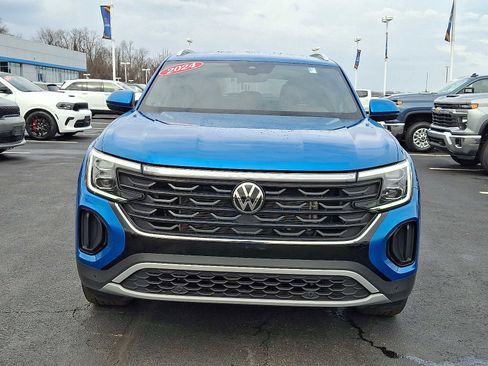 Used 2024 Volkswagen Atlas Cross Sport SE image 2