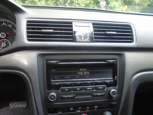 Used 2013 Volkswagen Passat 2.5 S FWD image 13