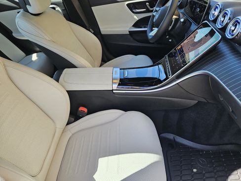 Used 2025 Mercedes-Benz C 300 Sedan image 11
