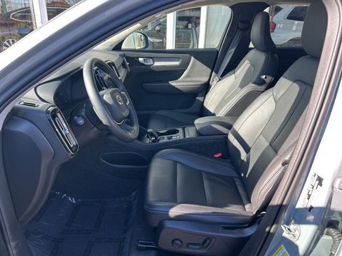 Certified 2025 Volvo XC40 B5 Core image 17