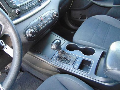 Used 2017 Kia Sorento LX image 14