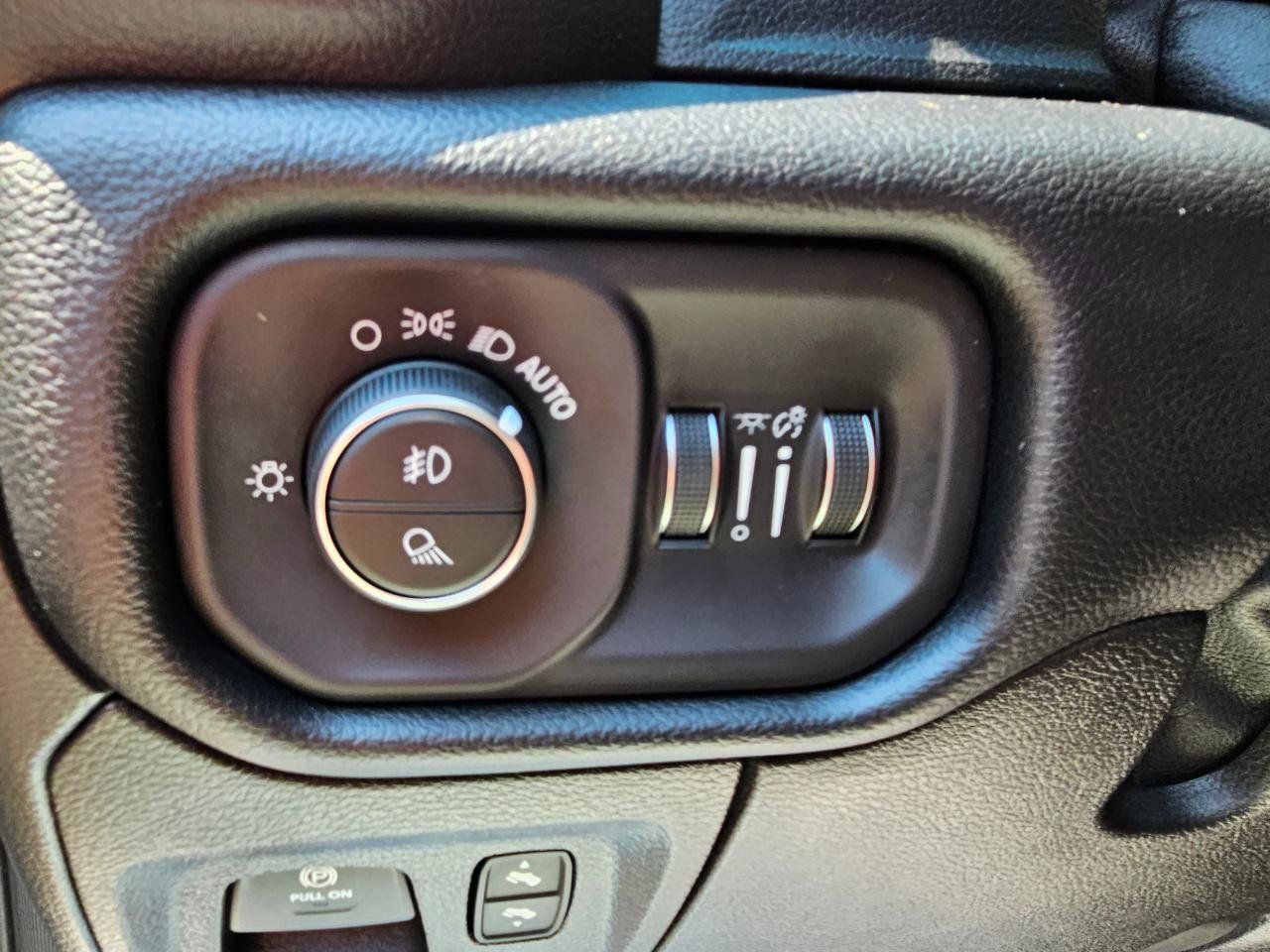 Used 2019 RAM 1500 Laramie AWD/4WD image 33