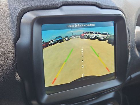 Used 2018 Jeep Renegade Latitude w/ UConnect 8.4 Nav Group FWD image 15