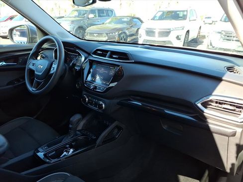 Used 2021 Chevrolet TrailBlazer LT w/ Convenience Package image 11
