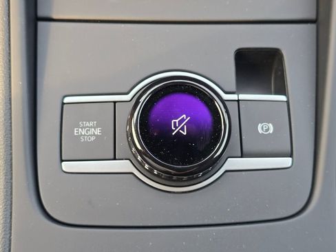 New 2025 Volkswagen Tiguan SE image 25