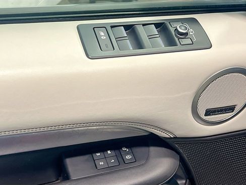 Used 2017 Land Rover Discovery First Edition image 14