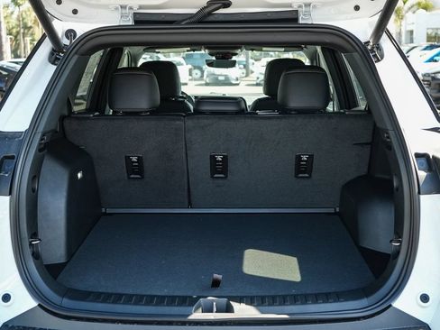 New 2026 Chevrolet Equinox LT w/ Convenience Package II FWD image 24