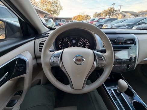 Used 2014 Nissan Altima 2.5 SV image 34