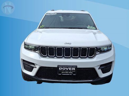 Used 2025 Jeep Grand Cherokee Laredo w/ MOPAR Finishing Package image 28