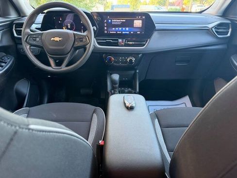 Used 2025 Chevrolet TrailBlazer LT AWD/4WD image 13