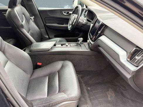 Used 2020 Volvo XC60 T5 Momentum image 29