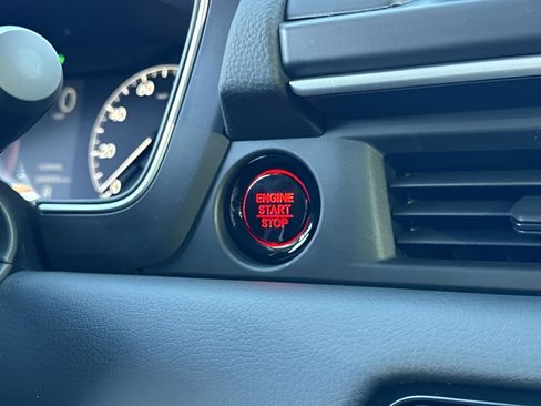 New 2025 Honda Pilot Touring image 10