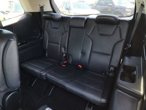 Used 2024 Kia Telluride EX w/ EX Captain's Chair Package AWD/4WD image 17