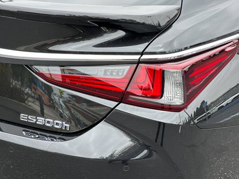 Used 2022 Lexus ES 300h w/ Premium Package FWD image 33