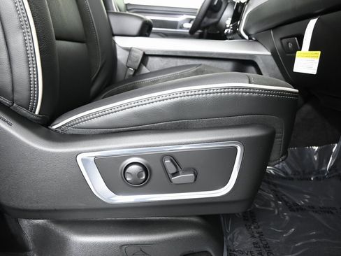 Used 2025 RAM 1500 Laramie image 15