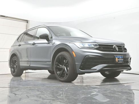 Certified 2023 Volkswagen Tiguan SE R-Line AWD/4WD image 28
