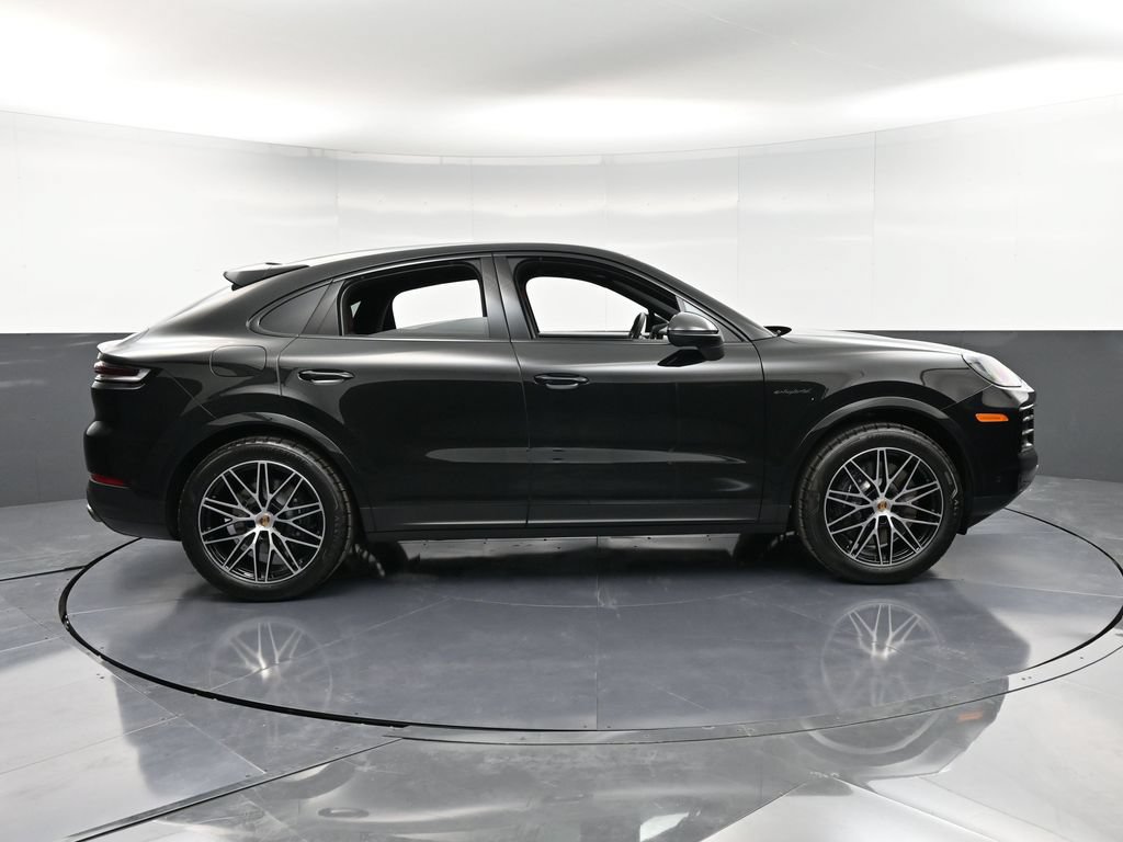 Certified 2026 Porsche Cayenne E-Hybrid Coupe AWD/4WD image 9