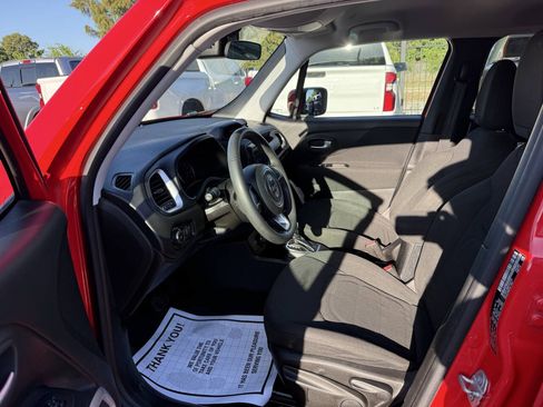 Used 2018 Jeep Renegade Latitude AWD/4WD image 7