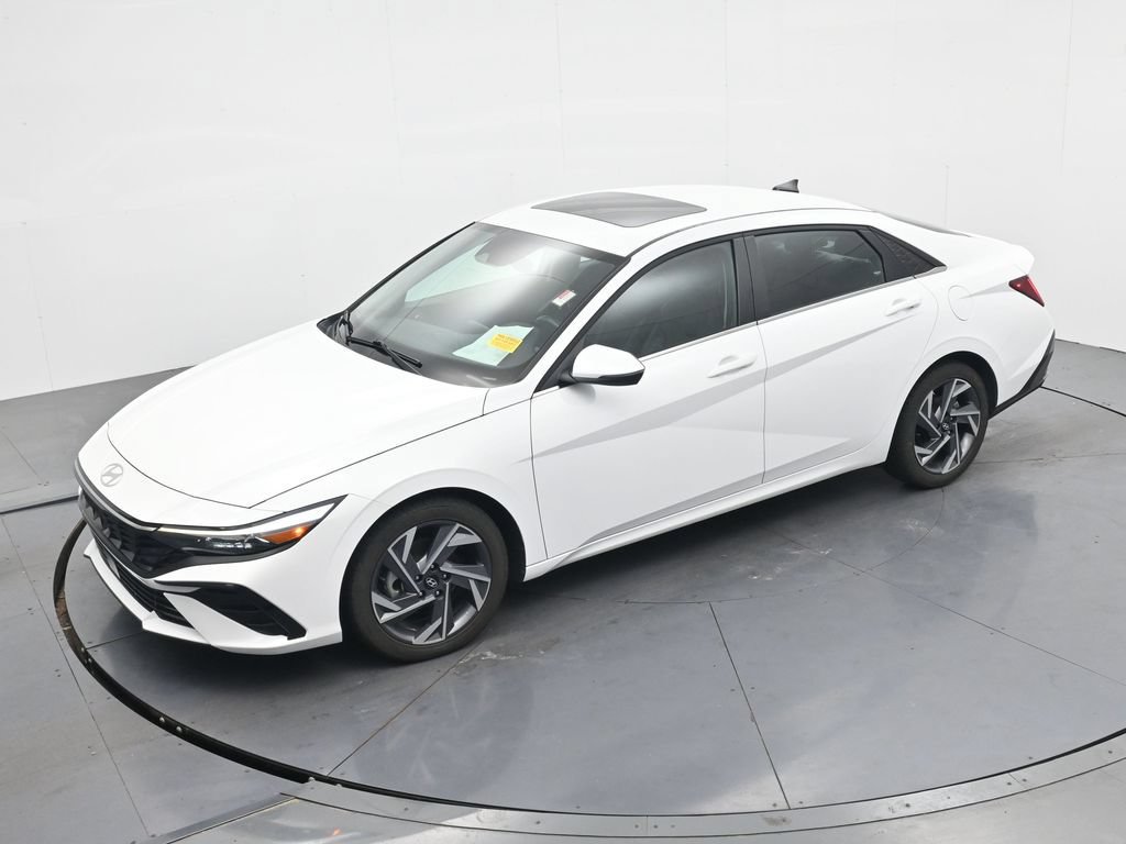 Used 2025 Hyundai Elantra Limited FWD image 19