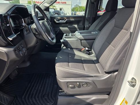 Used 2025 Chevrolet Silverado 1500 RST AWD/4WD image 6