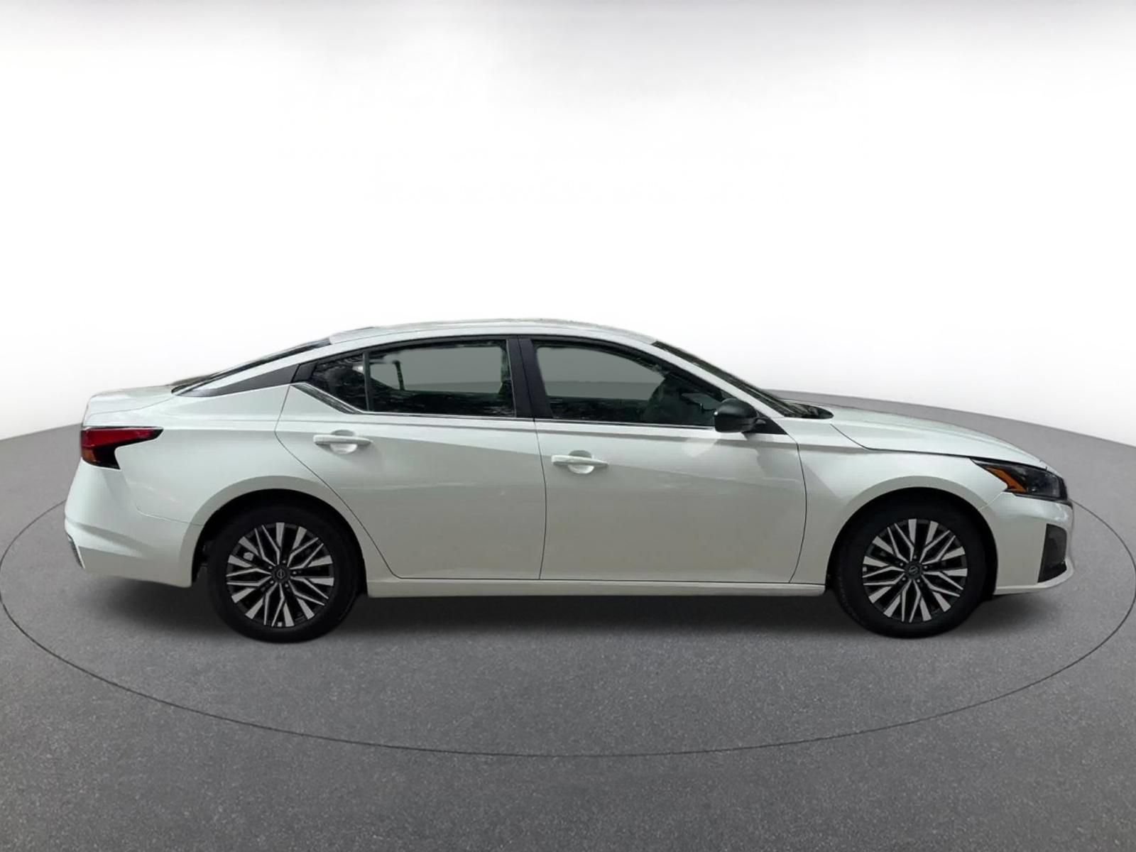 Used 2026 Nissan Altima 2.5 SV FWD image 15