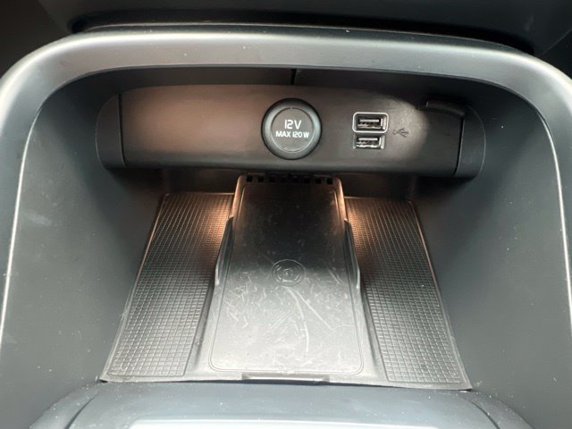 Used 2020 Volvo XC40 T4 Momentum FWD image 18