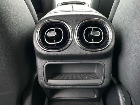 Used 2023 Mercedes-Benz GLC 300 image 28