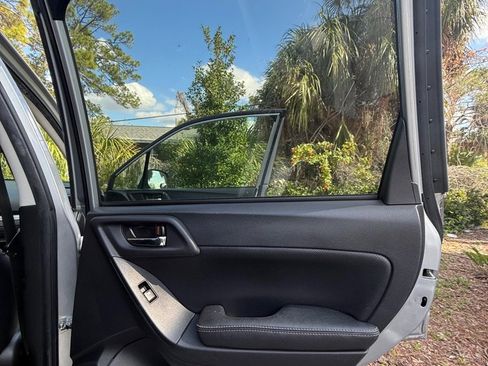 Used 2015 Subaru Forester 2.5i Limited AWD/4WD image 15