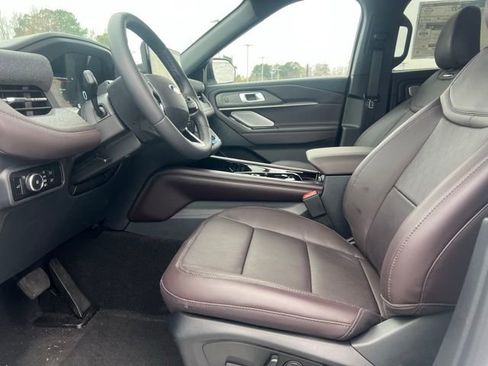 New 2026 Ford Explorer Platinum AWD/4WD image 4
