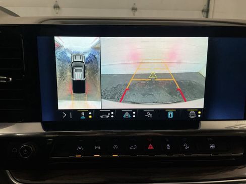 Used 2022 Chevrolet Silverado 1500 LTZ w/ LTZ Premium Package AWD/4WD image 8