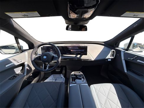 New 2026 BMW iX xDrive60 w/ M Sport Package image 28