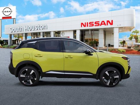 New 2025 Nissan Kicks SR w/ Illumination Package image 5