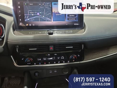 Used 2024 Nissan Rogue Platinum w/ Platinum Premium Package FWD image 11