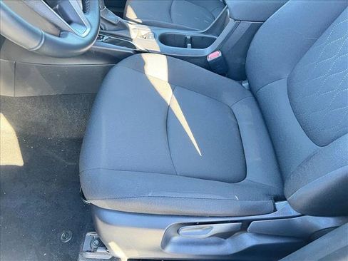 Used 2025 Toyota Corolla Cross LE image 10