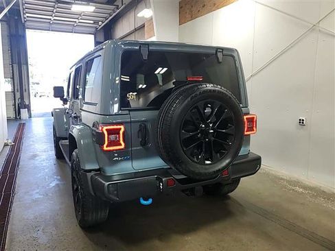 Used 2024 Jeep Wrangler Unlimited Sahara w/ Technology Group AWD/4WD image 4