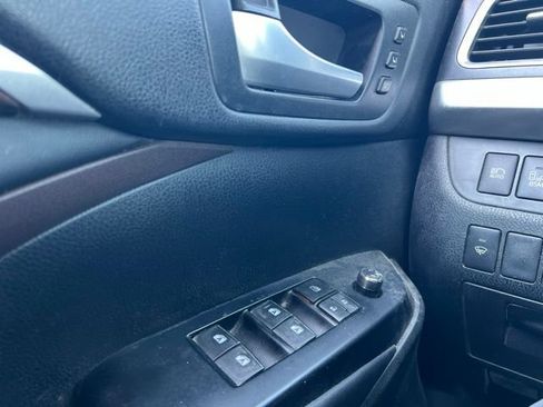Used 2015 Toyota Highlander Limited w/ Driver Technology Package AWD/4WD image 19