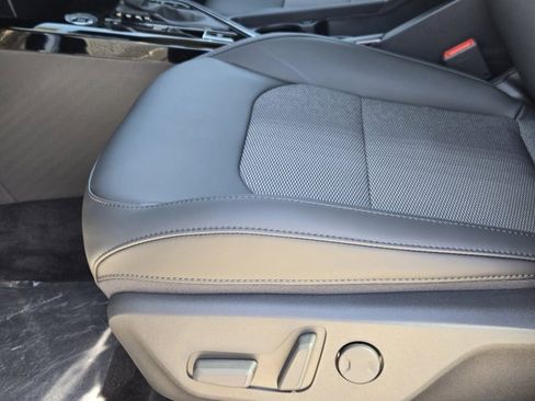New 2025 Kia Niro EX Touring image 16