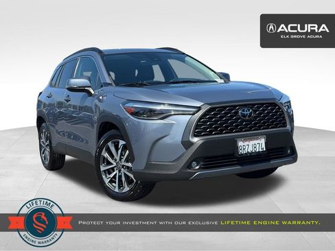Used 2022 Toyota Corolla Cross XLE w/ Convenience Package FWD image 1