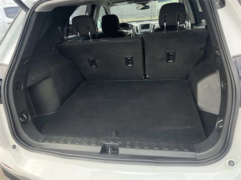 Used 2019 Chevrolet Equinox LT image 10