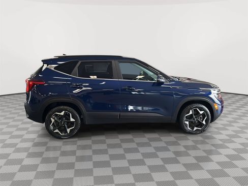 Used 2024 Kia Seltos EX AWD/4WD image 4