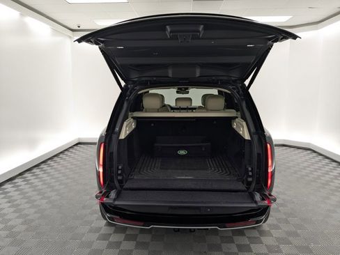 Certified 2025 Land Rover Range Rover SE image 9
