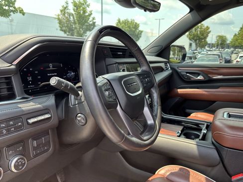 Used 2024 GMC Yukon Denali Ultimate AWD/4WD image 16