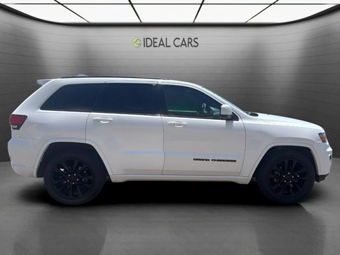 Used 2018 Jeep Grand Cherokee Altitude RWD image 4