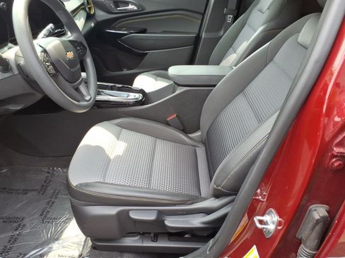 Used 2025 Chevrolet Trax LT FWD image 11
