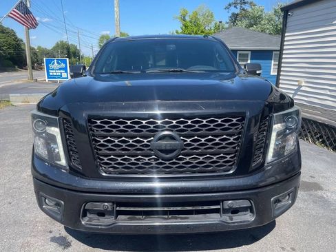 Used 2018 Nissan Titan SV w/ SV Convenience Package image 2