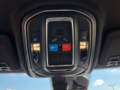 Used 2025 Jeep Grand Cherokee Laredo RWD image 21