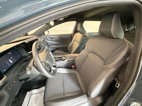 Used 2026 Toyota Crown Signia AWD/4WD image 13